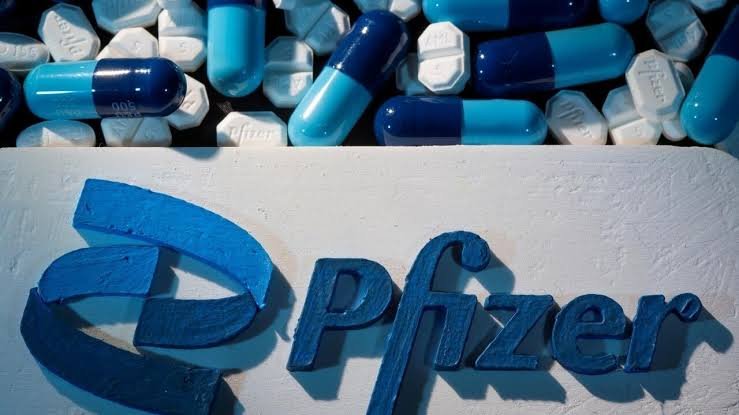 فايزر ترفع توقعاتها للأرباح السنوية بعد مبيعات أفضل من المتوقع للقاح كوفيد