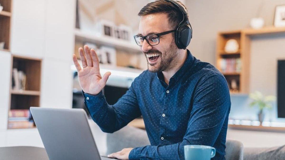 10 شركات تتيح العمل من أي دولة برواتب تزيد عن 100 ألف دولار