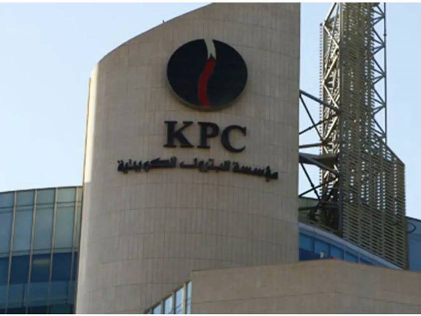 النفط الكويتي ينخفض بأكثر من دولار للبرميل
