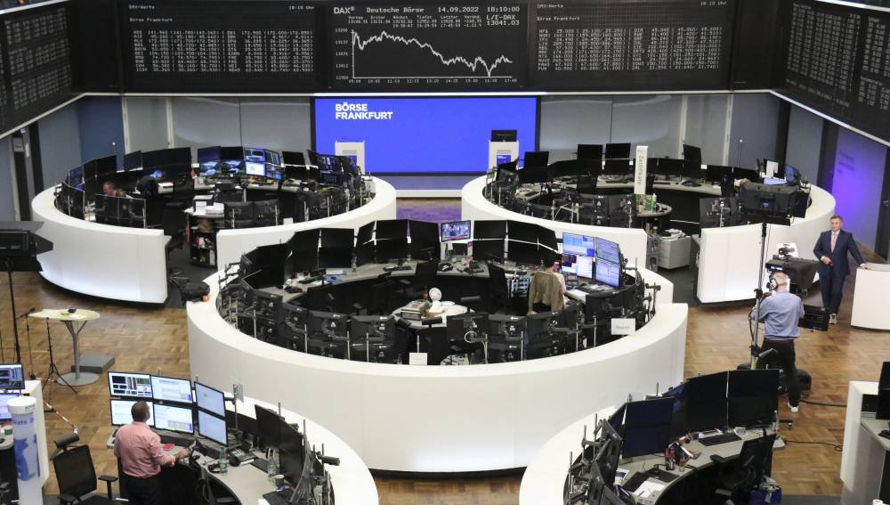 أسهم أوروبا تواصل الارتفاع متجاهلة تأثير الهبوط في مطلع الأسبوع