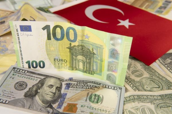 الليرة التركية تتراجع إلى هذا المستوى عقب قرار البنك المركزي بشأن أسعار الفائدة