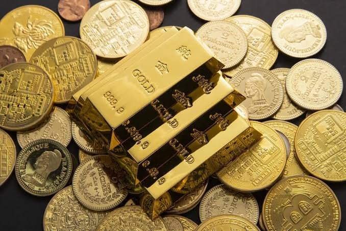 ارتفاع أسعار الذهب مع انخفاض الدولار من أعلى مستوى في أسبوعين