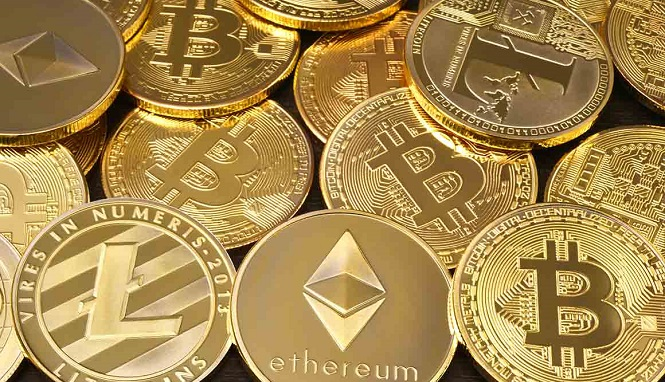 انخفاض أسعار العملات المشفرة .. والبيتكوين تتداول دون 56 ألف دولار
