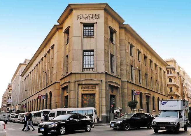 مصرفي يرجح إبقاء “المركزي” على أسعار الفائدة في اجتماع أكتوبر.. لاستمرار الضغوط التضخمية