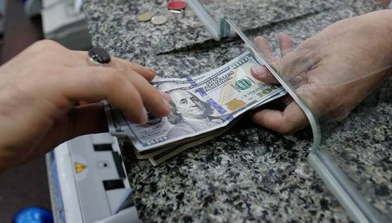 الدولار يرتفع إلى 49.59 جنيه فى تعاملات اليوم