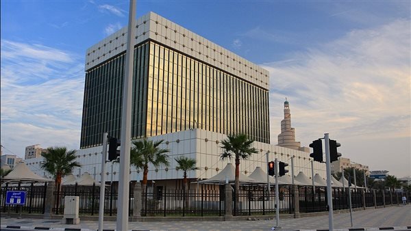 البنوك الخليجية تخفض أسعار الفائدة تأثرًا بقرار الفيدرالي