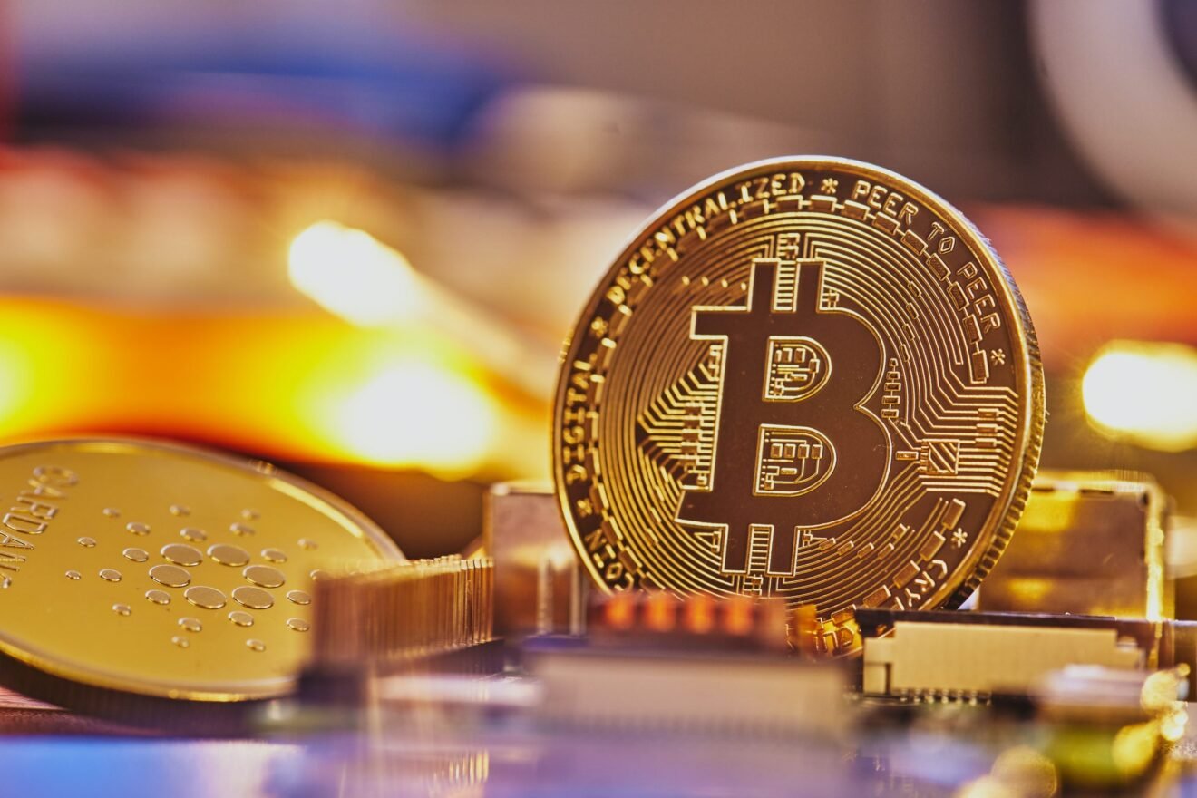 انهيار سعري حاد للبيتكوين متجهة نحو 90 ألف دولار في سلسلة خسائر قوية