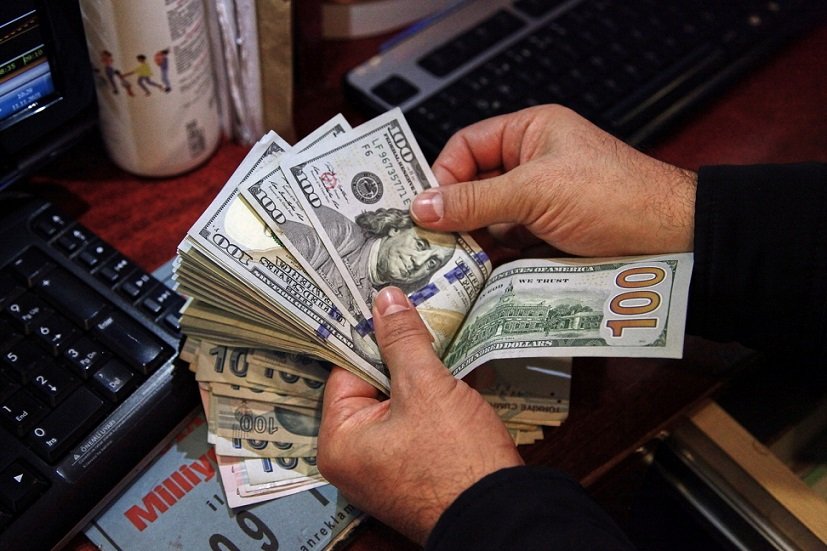 الدولار يرتفع إلى 50.59 جنيهًا فى تعاملات اليوم