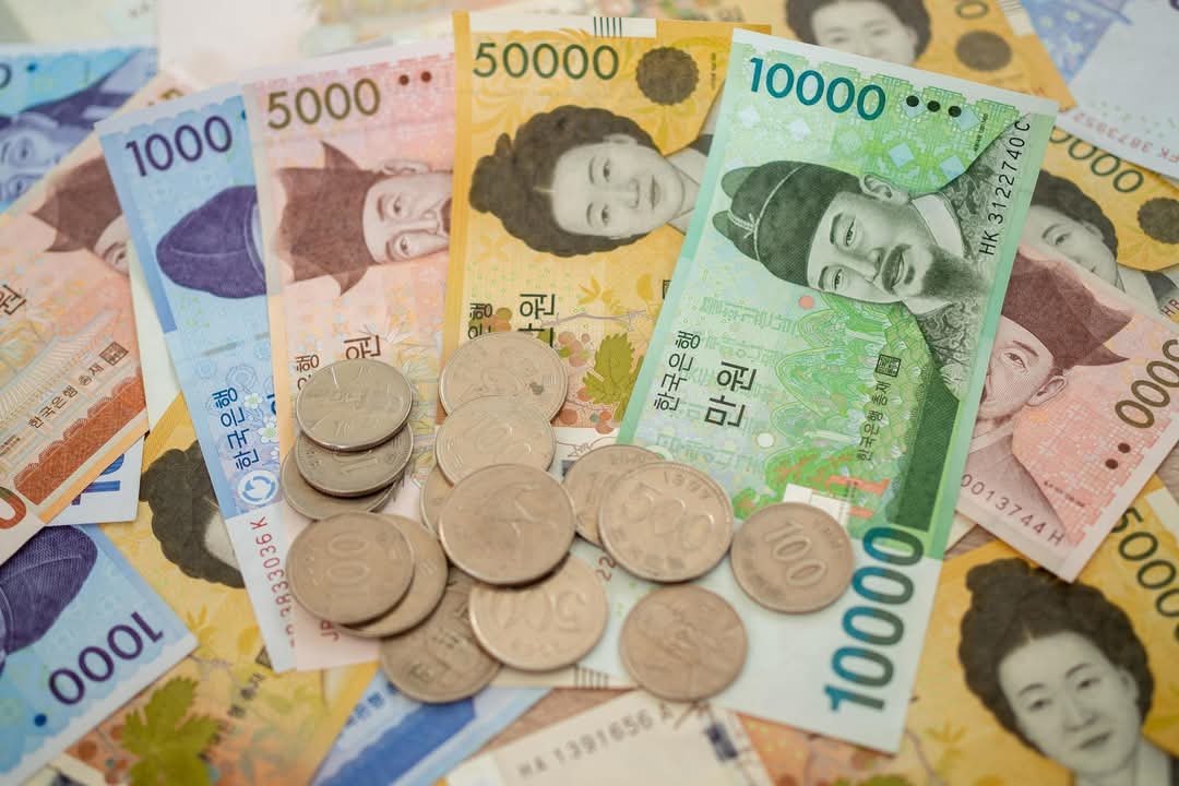 الوون الكوري الجنوبي يهبط إلى أدنى مستوى له منذ 16 عاما وسط مخاوف من الرسوم الجمركية
