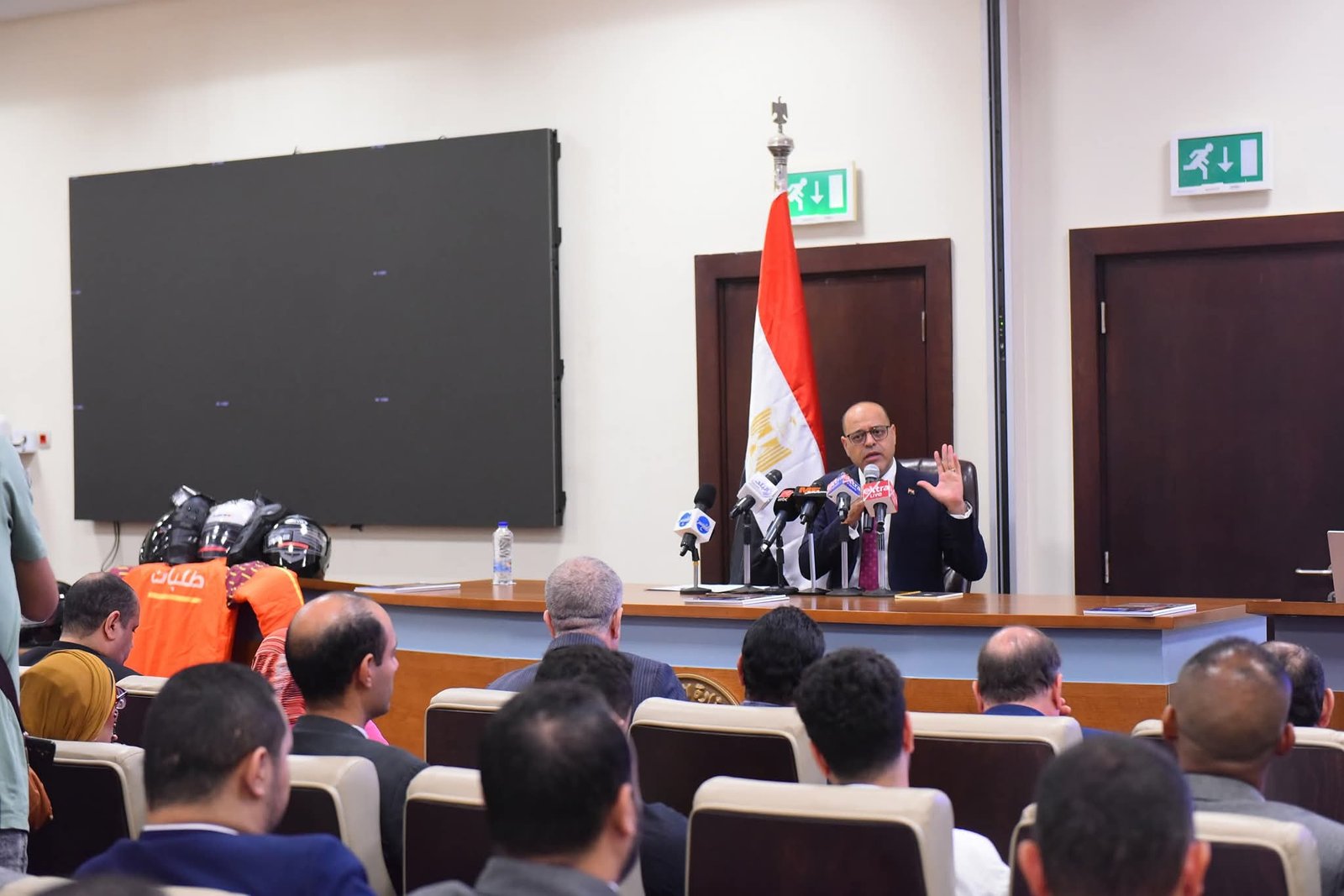 وزير العمل يعقد مؤتمرًا صحفيًا لإطلاق حملة “سلامتك تِهمنا” لحماية “عمال الدليفري”