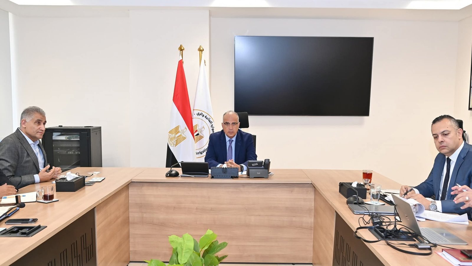 وزير الري يتابع موقف “مشروع تأهيل المنظومة المائية” الممول من بنك التعمير الألماني