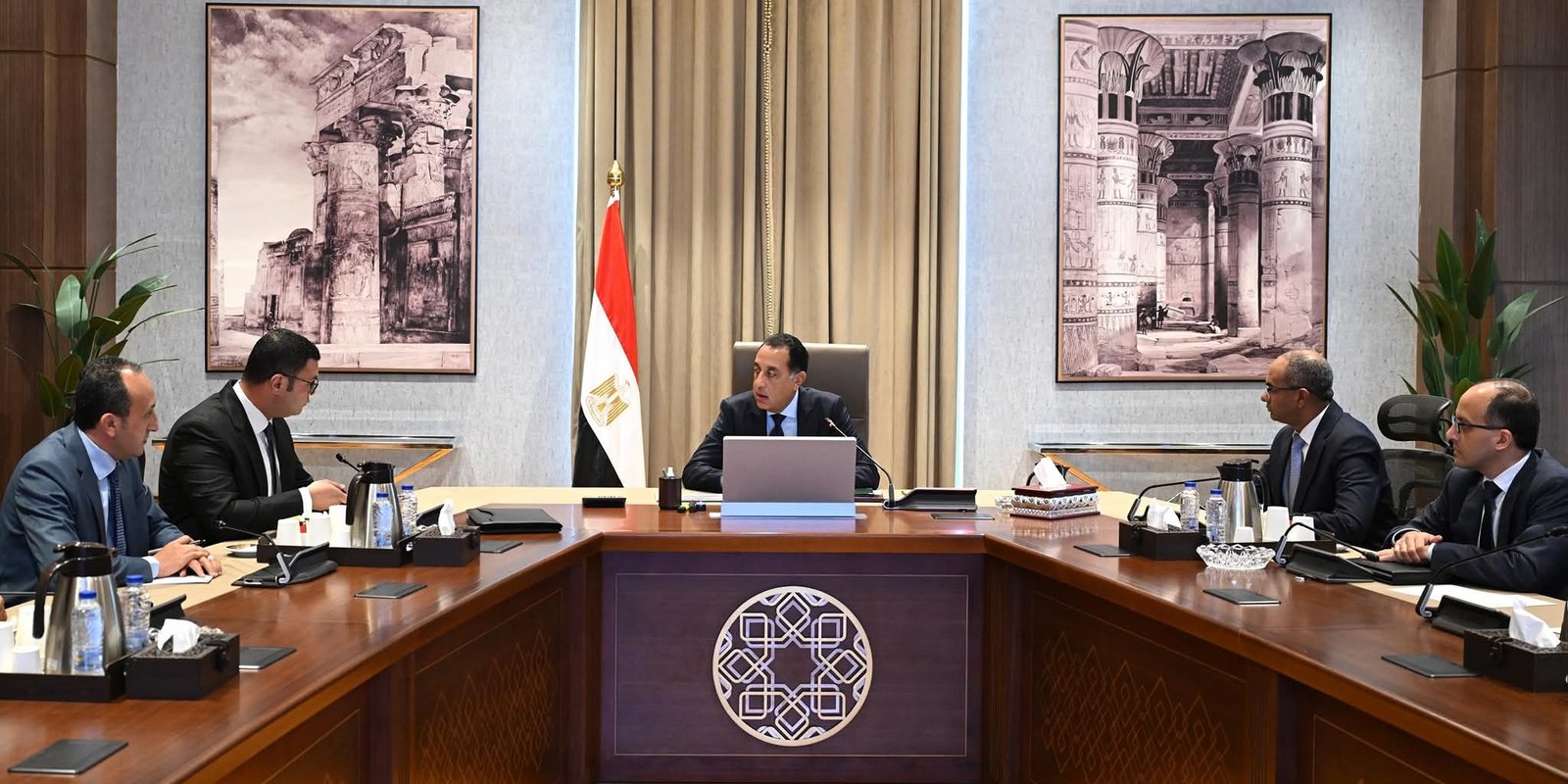 رئيس الوزراء يُتابع الخطة التنفيذية للتوسع في إقامة محطات تحلية مياه البحر