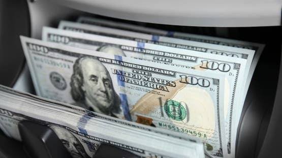 الدولار يتراجع مع تأثير الحرب التجارية وتوقعات خفض الفائدة الأمريكية