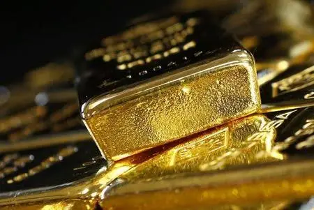 الذهب عند ذروة 3 أسابيع وسط مخاوف الديون الأميركية وتوقعات خفض الفائدة