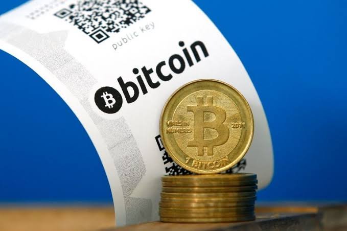 هبوط البيتكوين دون 88 ألف دولار وسط صعود الذهب والفضة