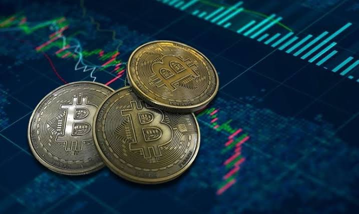 ستاندرد تشارترد يخفض توقعاته للبيتكوين إلى 150 ألف دولار في 2026