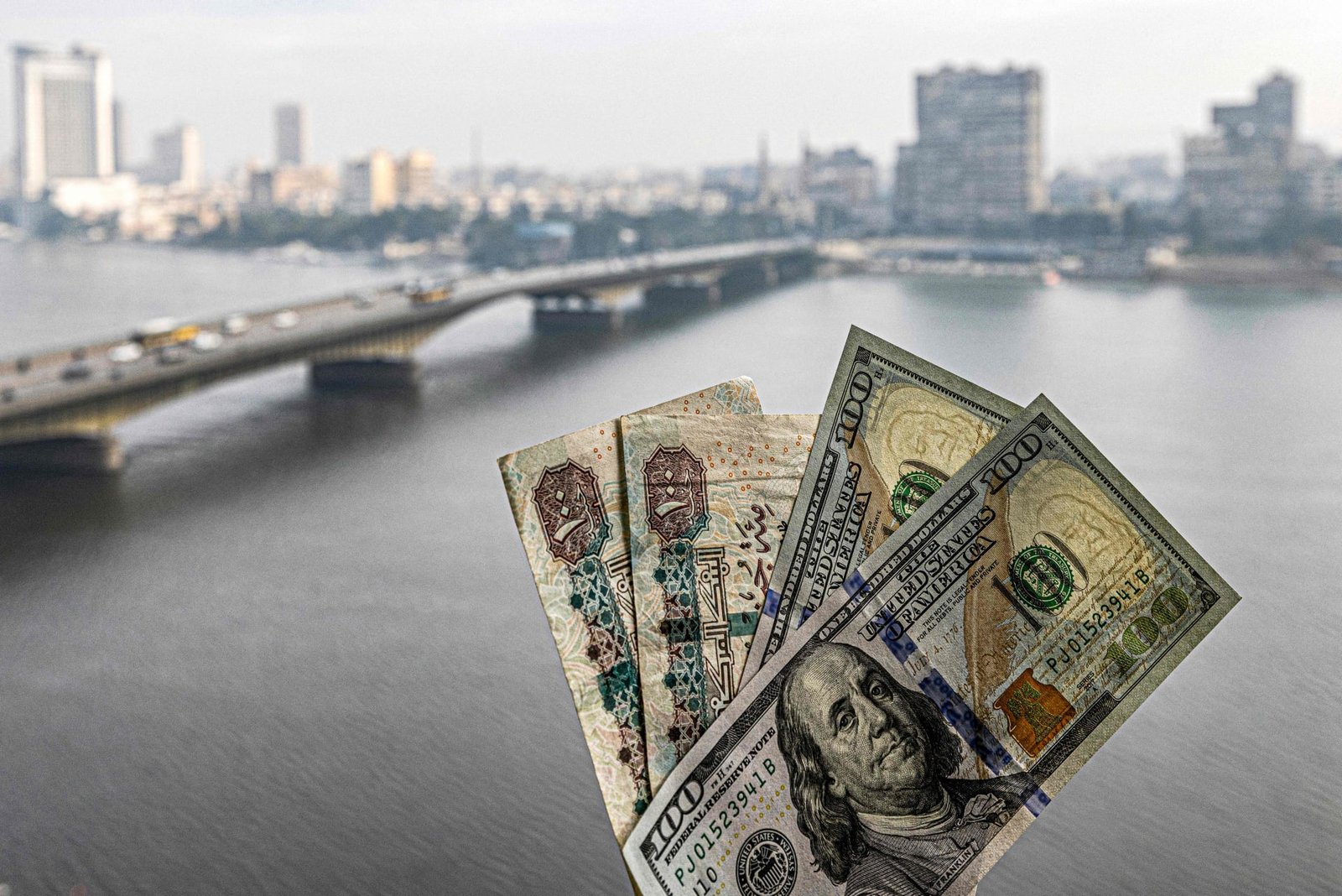 تراجع الجنيه المصري 11 قرشًا مقابل الدولار وسط تقلبات سوق الصرف