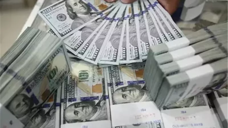 الدولار يستقر والين ينخفض قبيل الانتخابات اليابانية وسط ترقب الأسواق