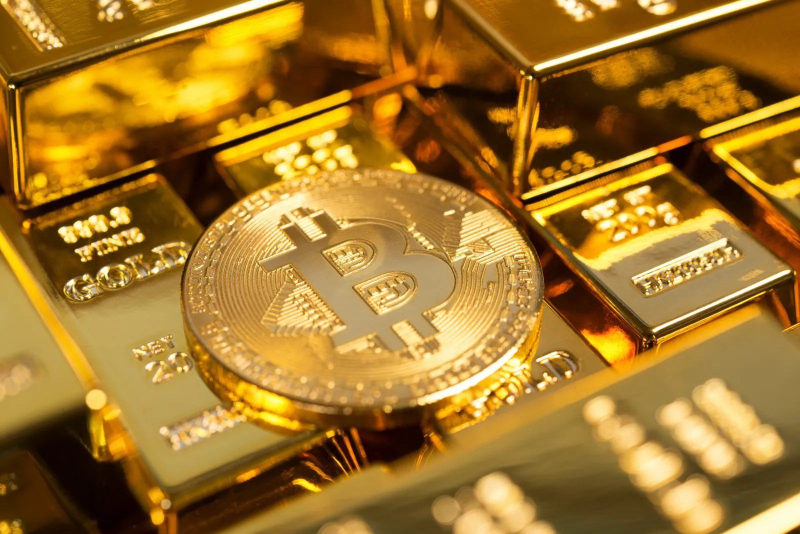 يارديني: ضعف الدولار يضغط على البيتكوين ويعزز مكاسب الذهب