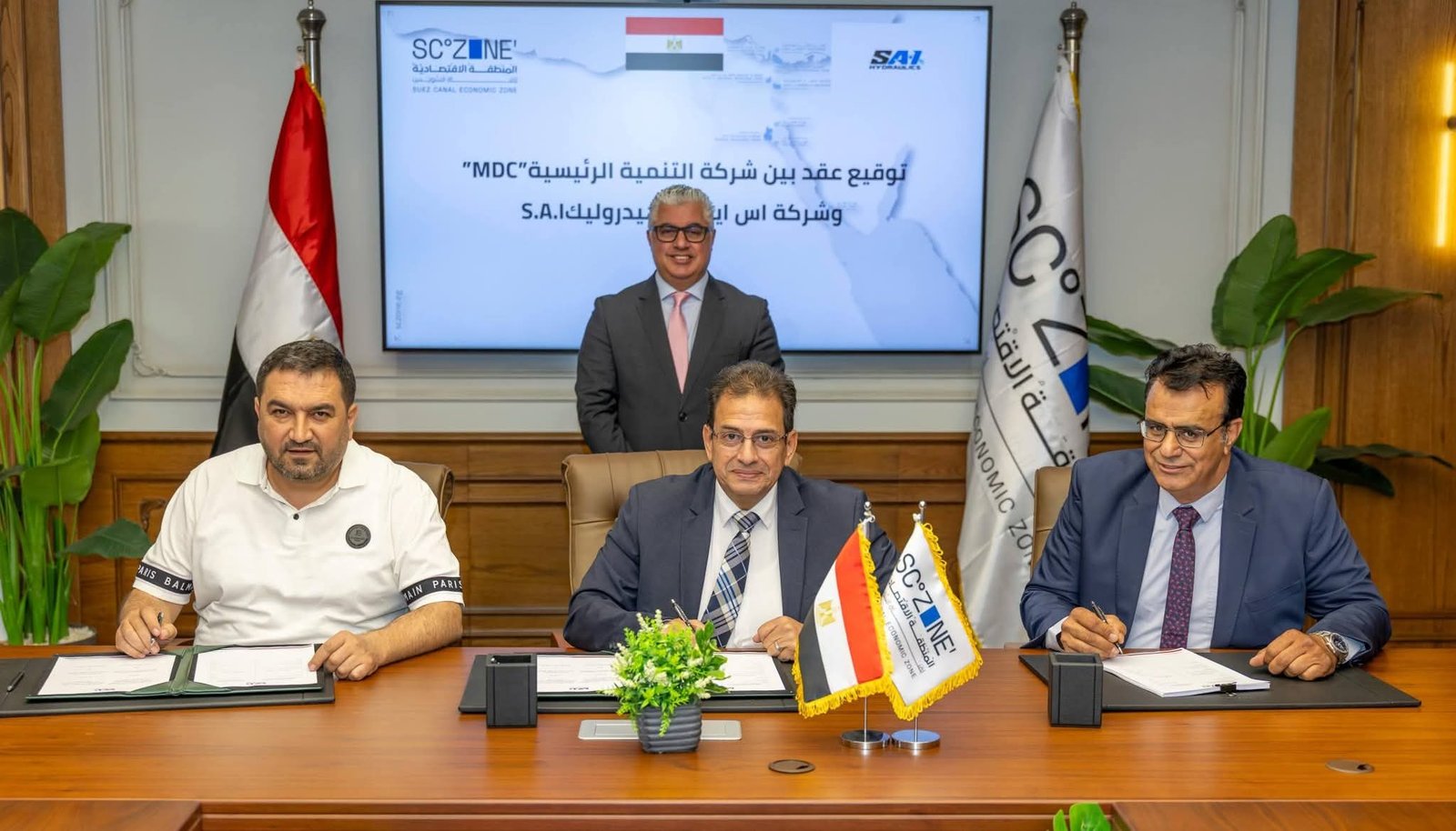 رئيس اقتصادية قناة السويس يشهد توقيع عقد “SAI HYDRAULIC” التركية-المصرية للمقطورات