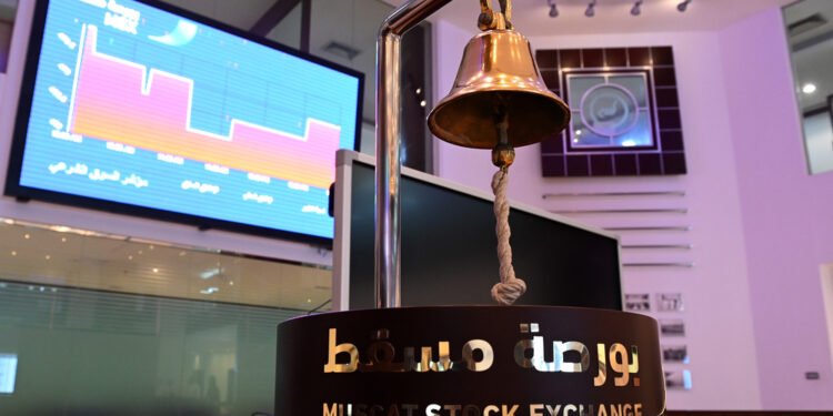 أسهم الخدمات ترتفع بمؤشر مسقط خلال جلسة الأحد